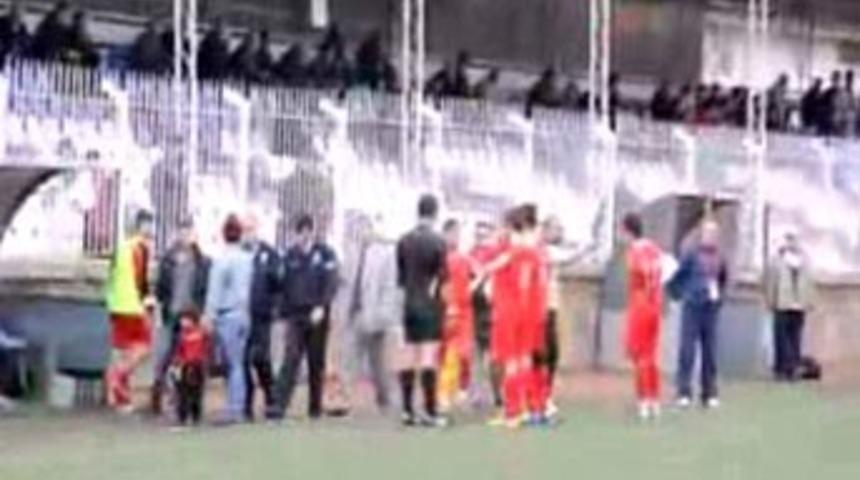 Amat&ouml;r k&uuml;mede fıkra gibi olay!