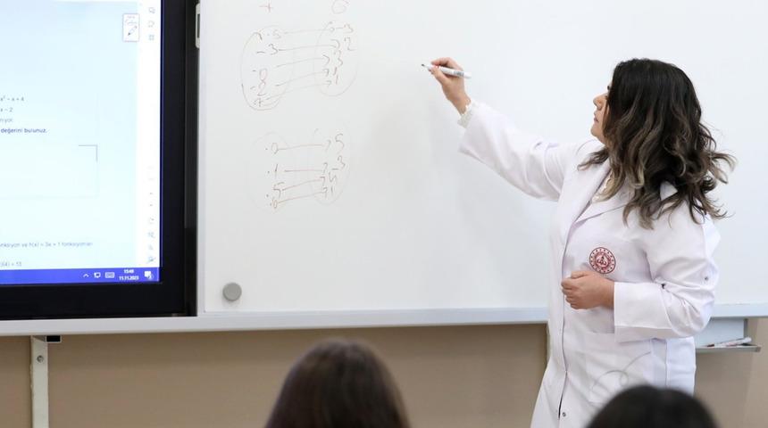 Depremden sonra görev yerlerinden ayrılan öğretmenlerle ilgili yeni gelişme! Bakanlık duyurdu, eski yerlerine dönebilecekler