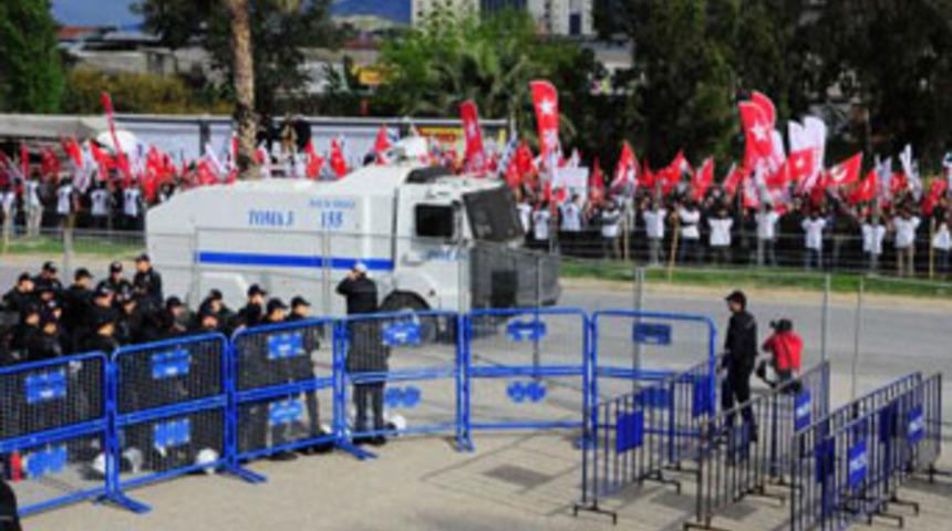 'Gizli belge' davası gergin başladı