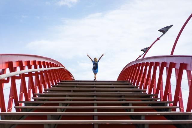 beautiful-girl-blue-dress-posing-bridge_1321-1742