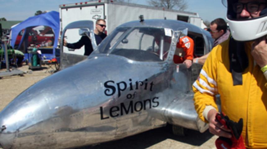 U&ccedil;ak-araba karışımı