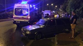 Mersin'de kaza yapan otomobile çarpmamak için manevra yapan tır devrildi