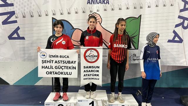 Samsunlu ortaokul öğrencisi bilek güreşinde Türkiye şampiyonu oldu