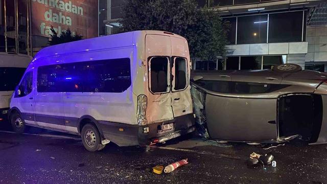 Sarıyer’de kontrolden çıkan otomobil yan yattı: 2 yaralı