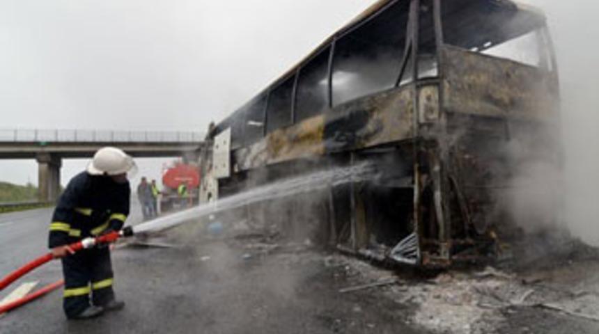 40 yolcuyu tahliye eden şoför, faciayı önledi