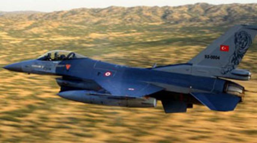 Jetler Kuzey Irak'ta PKK kampları &uuml;zerinde