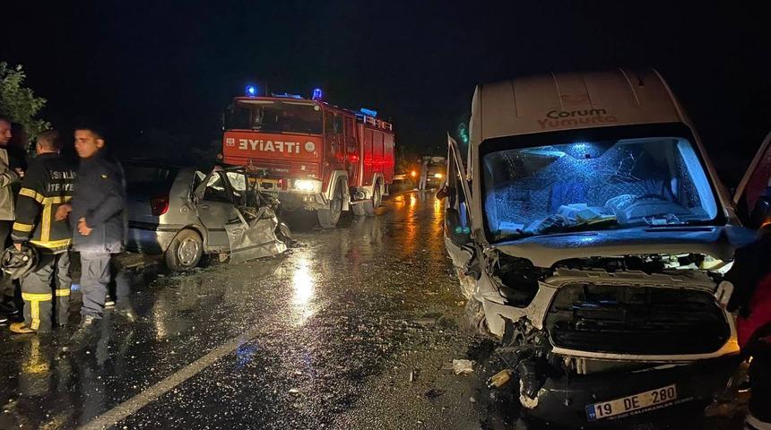 Çorum'da trafik kazasında anne ve kızı öldü, 3 kişi yaralandı