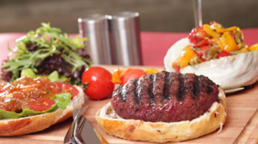 Hamburgerin içine pancar kaçtı