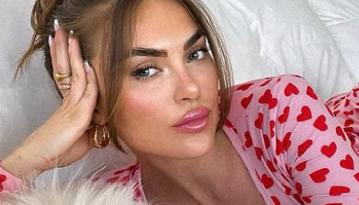 Sosyal medya fenomeni Julia Sandoval sıcak havanın tadını çıkarttı