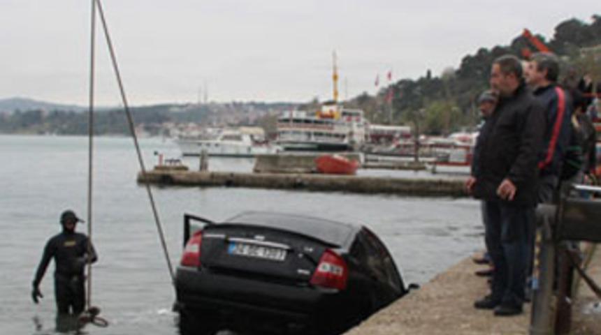 Park halindeki otomobil denize uçtu