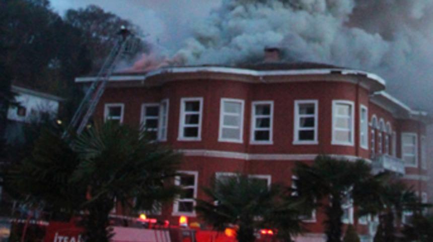 Fuat Paşa Yalısı'nda yangın &ccedil;ıktı!
