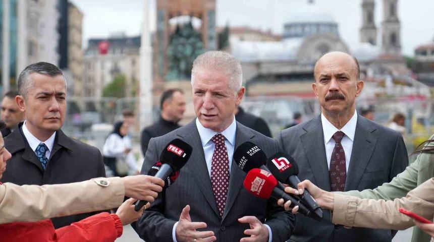 İstanbul Valisi Davut G&uuml;l, İstanbul&rsquo;daki 1 Mayıs tedbirlerini denetledi