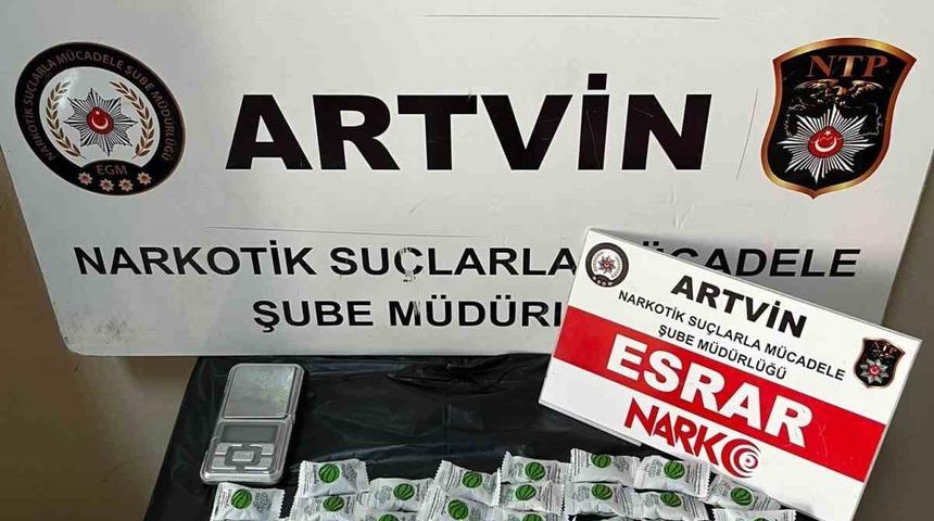 Şeker kutusundan esrar çıktı