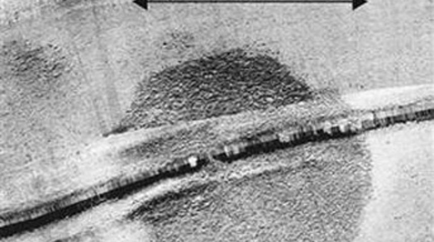 Suyun altında gizemli yapı