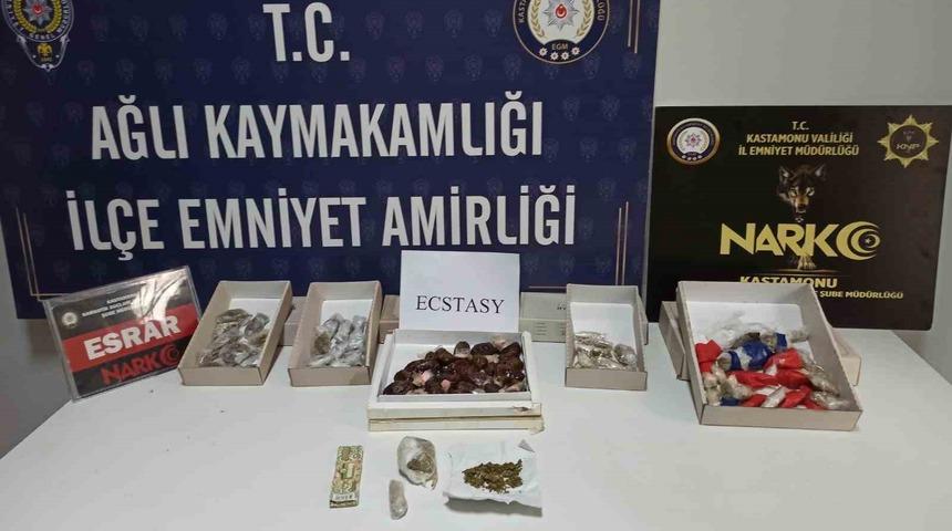 "Hırsızlık" suçundan aranıyordu, uyuşturucuyla yakalandı