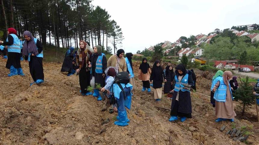 Şile’de 10 bin fidan, Filistinli şehitler için toprakla buluşturuldu