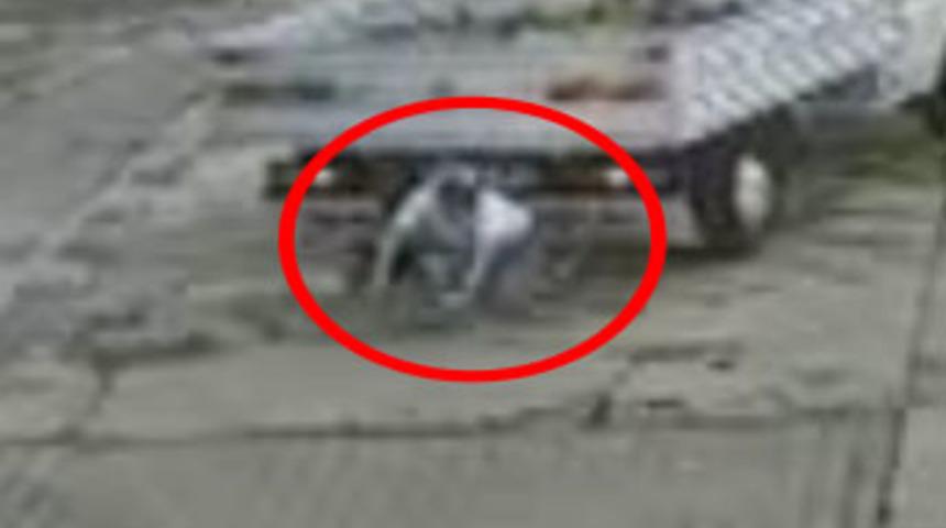 Fotoğraf &ccedil;ekerken kamyonetin altında kaldı