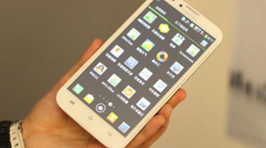 Coolpad 9070 Phablet yeniden ortaya &ccedil;ıktı