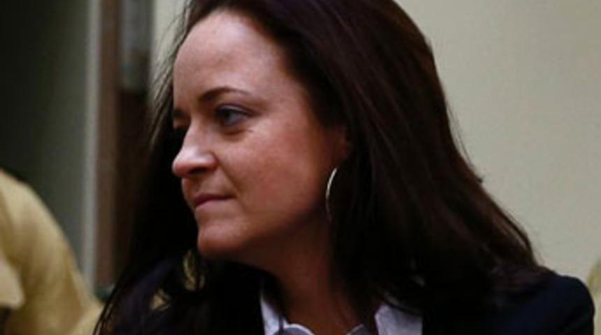 Cezaevinde kraliçe gibi yaşatıyorlar!