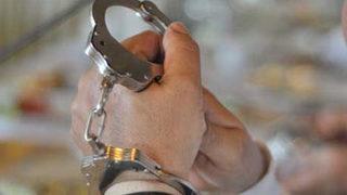 Tekin'den gazetecilere 'kelepçe' hediyesi