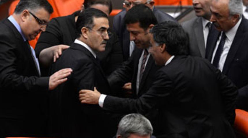 Meclis'te bu kez siyasi cariye polemiği