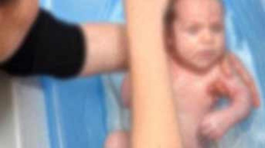 İki &ccedil;ocuğunu k&uuml;vette boğdu!