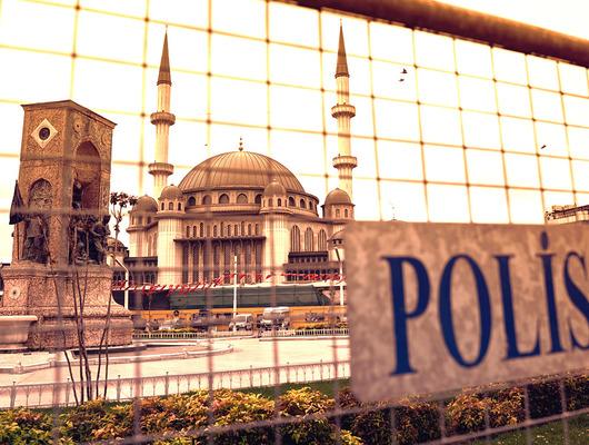 İstanbul'da 1 Mayıs! Taksim'e çıkan yollar kapatıldı