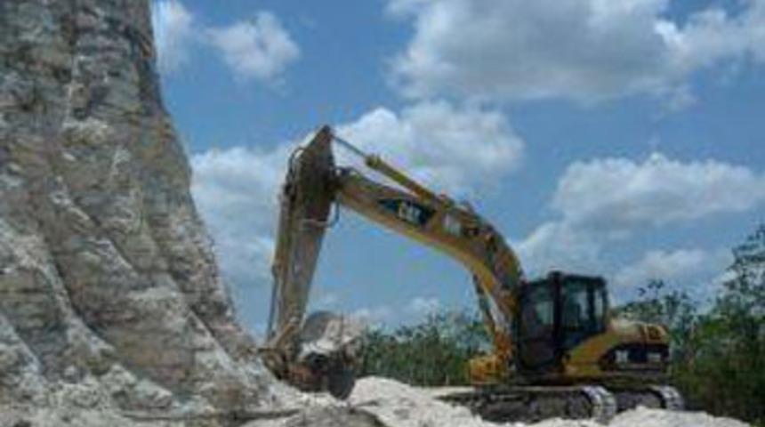 2,300 yıllık Maya piramidi yerle bir edildi