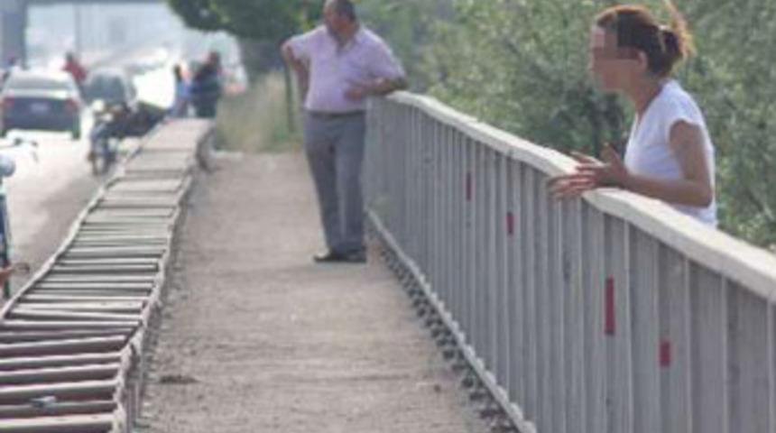 18. kez intihar i&ccedil;in k&ouml;pr&uuml;ye &ccedil;ıktı