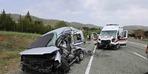 Ambulans ile hafif ticari araç çarpıştı: 2’si polis 6 yaralı