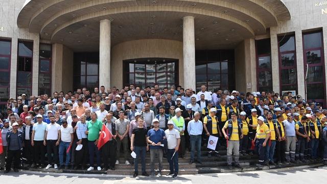 1 Mayıs’a özel maaş zammı! O ilde belediye çalışanları için ek protokol imzalandı: En düşük aylık 22 bin TL’den 28 bin liraya yükseldi