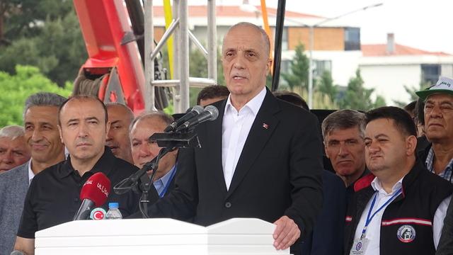 Kıdem tazminatı için tehdit gibi sözler! TÜRK-İŞ Başkanı Ergün Atalay, ‘500 bin kişiyiz, Türkiye'yi durdururuz’ diyerek seslendi