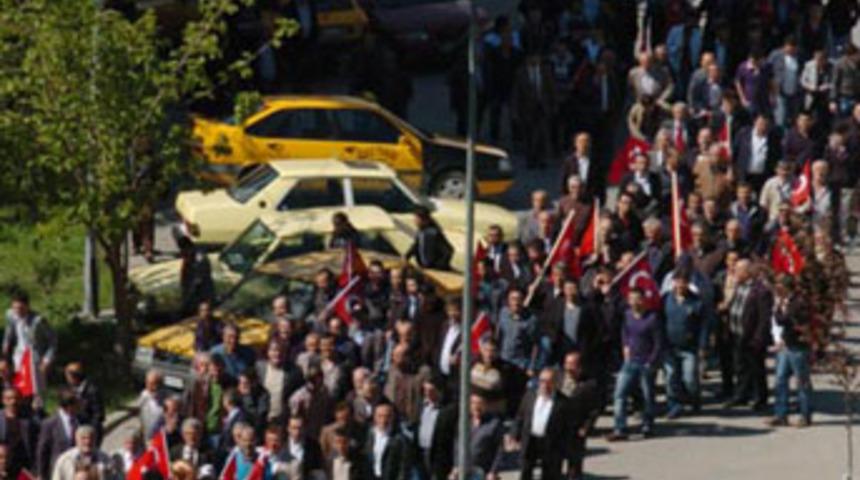 Akil İnsanlar'a Karab&uuml;k'te protesto