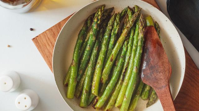 Zeytinyağlı kuşkonmaz tarifi: Zeytinyağlı kuşkonmaz nasıl yapılır?