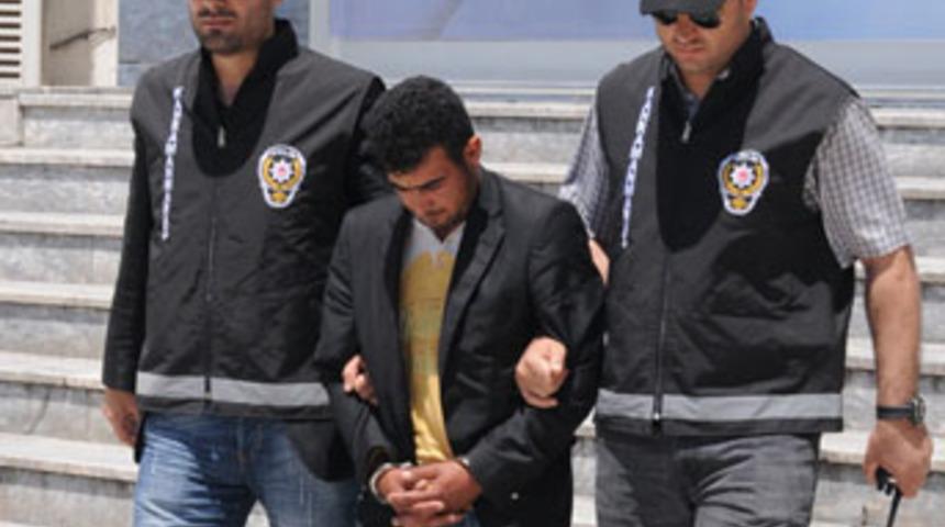 40 bı&ccedil;ak darbesiyle &ouml;ld&uuml;rd&uuml;ler