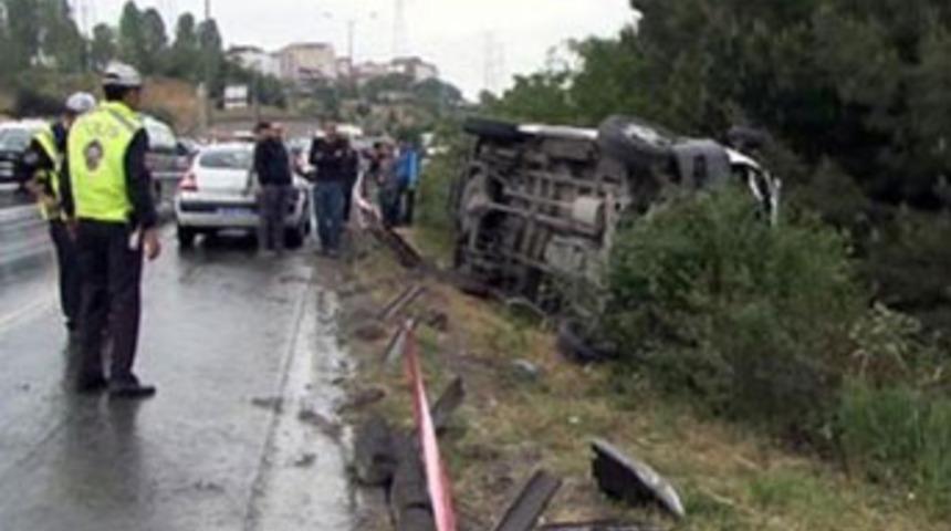 Yağış ve kaza İstanbul trafiğini kilitledi