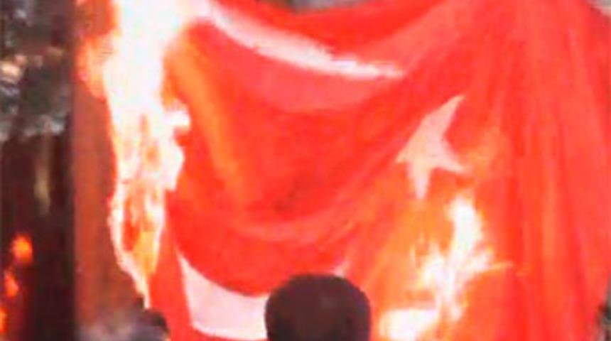 Erivan'da Türk Bayrağı yaktılar