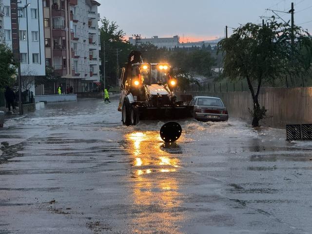 ANKARADA-SIDDETLI-YAGIS-YOLLAR-COKTU-_47956 (3)