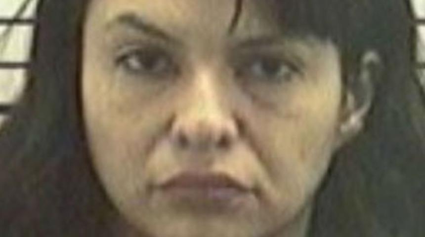 Kadın &ouml;ğretmen &ouml;ğrencisine tecav&uuml;z etti