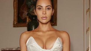 Kim Kardashian sütyen bedenini açıkladı! Sosyal medya yıkıldı: O çok da küçük değil