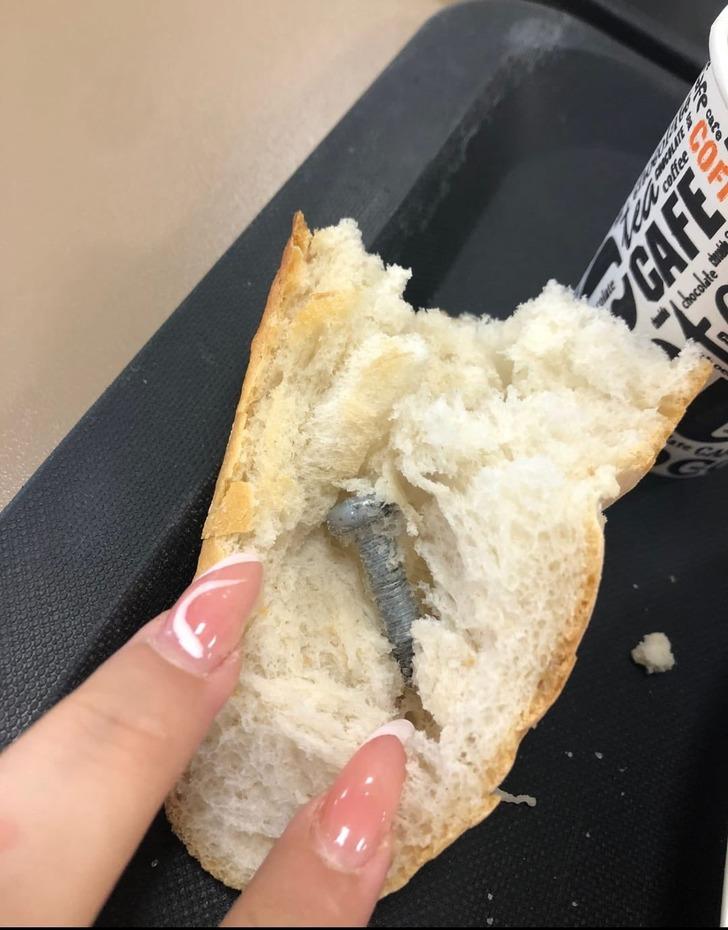 Denizli'deki KYK yurdu ile ilgili skandal iddia! Yemeklerden çıkanlar mide bulandırdı! Öğrenciler tek tek paylaştı... G4