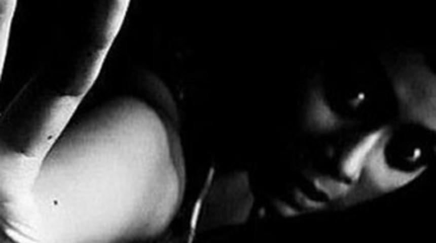 Tecav&uuml;z korkusu seks grevini erteletti