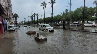 Depremden sonra kendine gelemedi! İskenderun yine göle döndü: Ev, iş yeri ve caddeler su altında kaldı