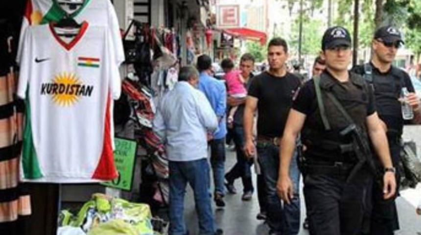 'Kürdistan' tişörtü satıyorlar!