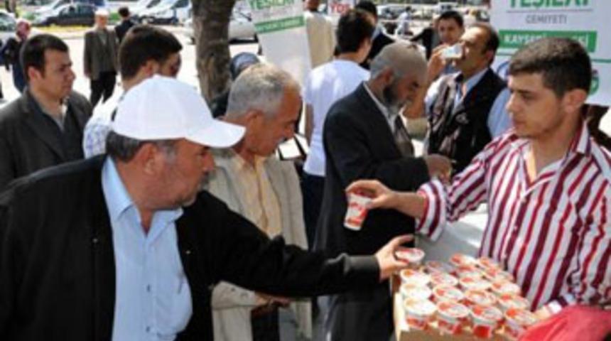 Yeşilay Kayseri'de 4 bin ayran dağıttı