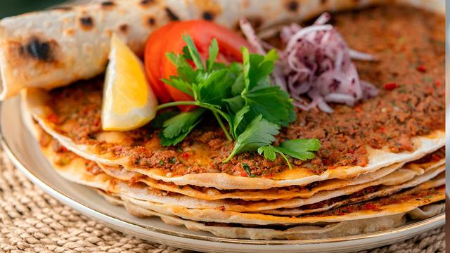 Gören şok oldu! Bodrum cep yakmaya devam ediyor! Bir lahmacun iki kilo kıymadan pahalı