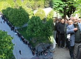 Bu yıl da ücretsiz dağıtıldı! 2 kilometrelik kuyruk oluştu, birbirleriyle yarıştılar, sıranın sonu görünmedi!