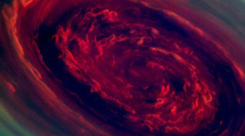 Satürn'ün kuzeyinde dev kasırga