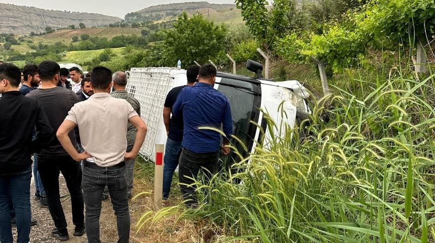 Adıyaman'da feci kaza! Minibüs devrildi: 14 yaralı