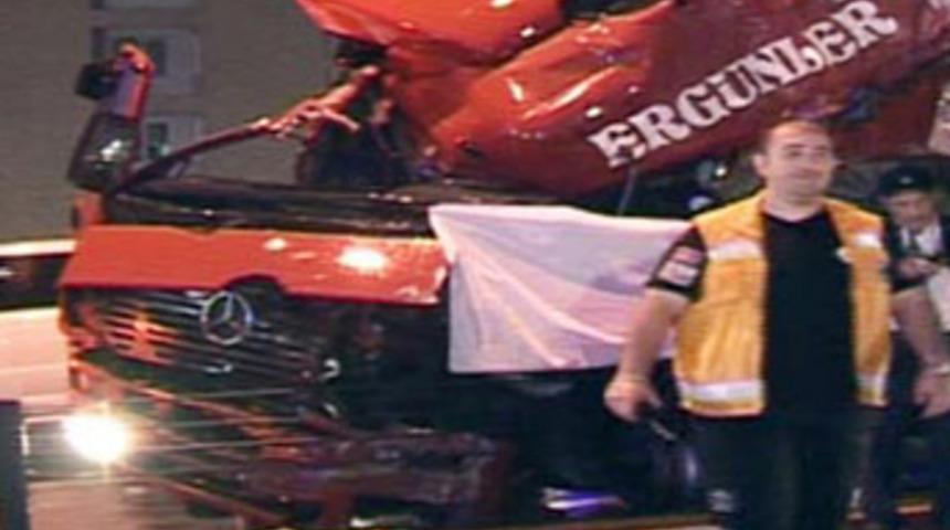 E-5 karayoluna d&uuml;şen yıldırım can aldı